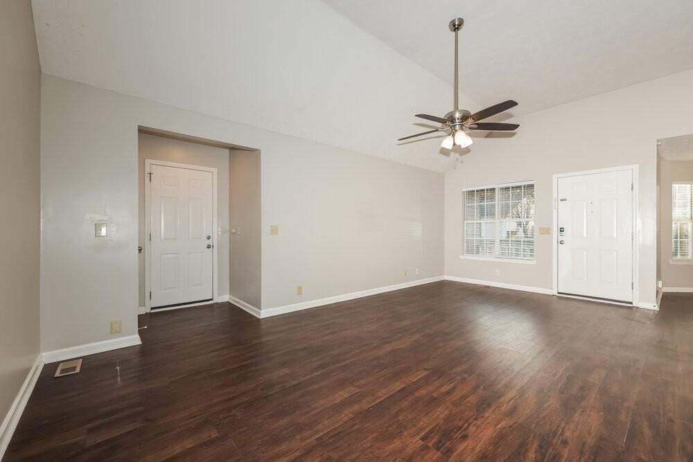 3925 Calumet Dr - Photo 4 of 17