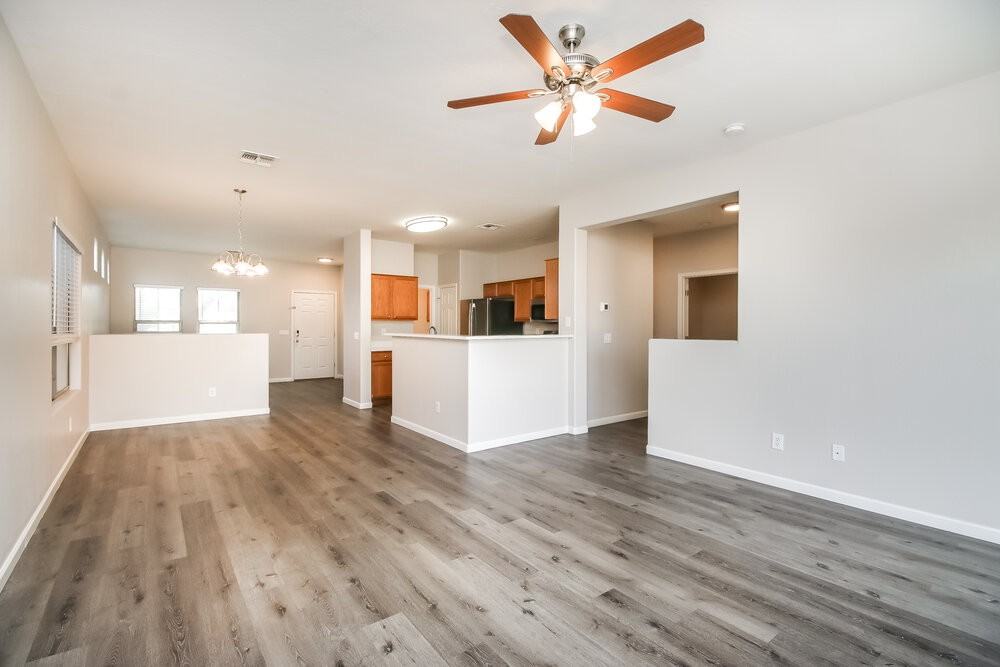 17320 W Caribbean Ln - Photo 4 of 16