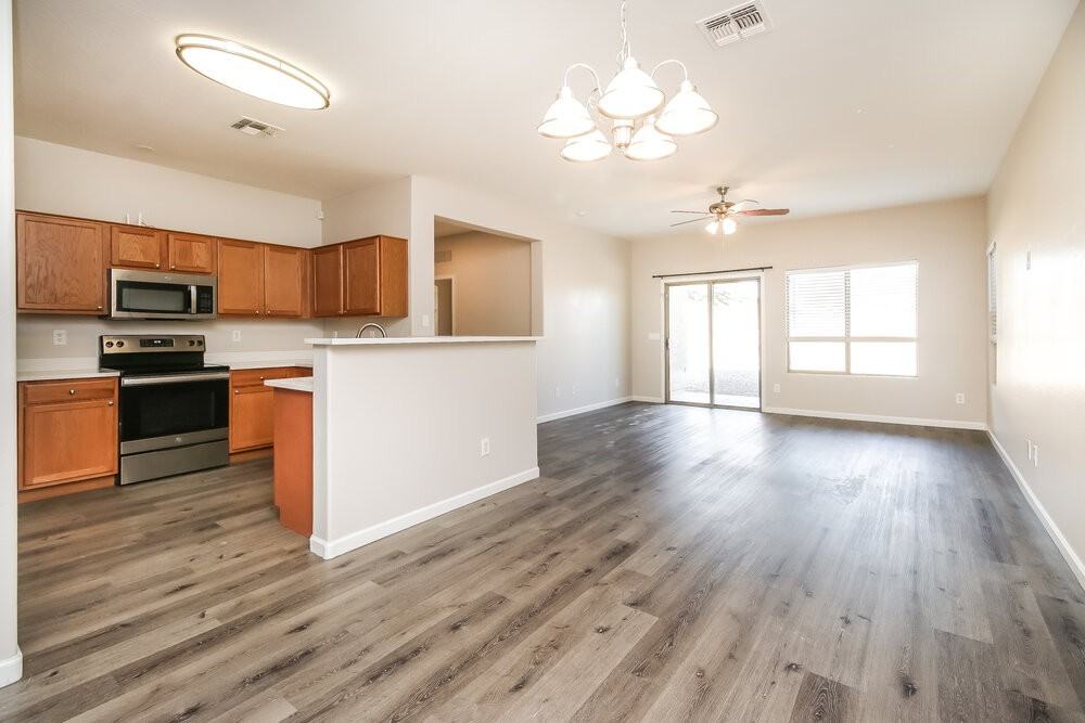 17320 W Caribbean Ln - Photo 5 of 16