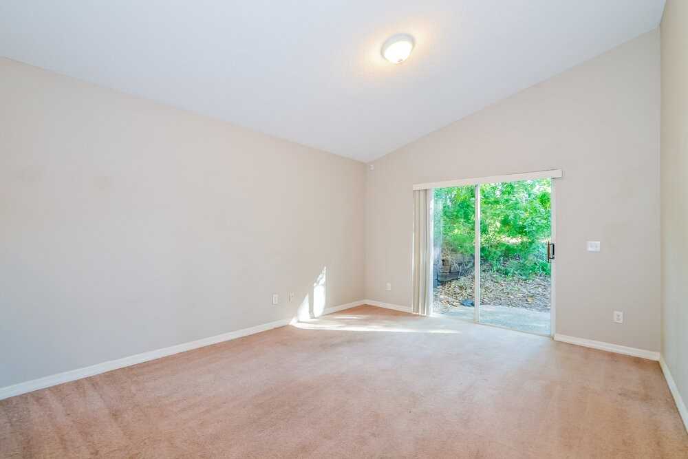 343 S Lancelot Ave - Photo 7 of 16