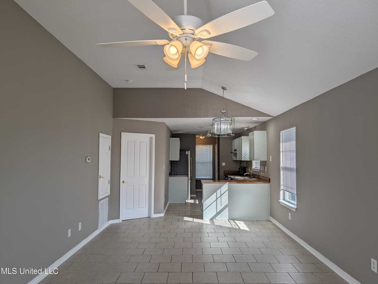 2206 21st Ave - Photo 2 of 17