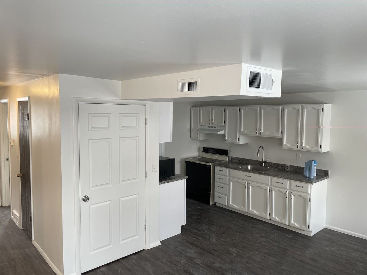 788 S Stubbs Ave - Photo 2 of 5