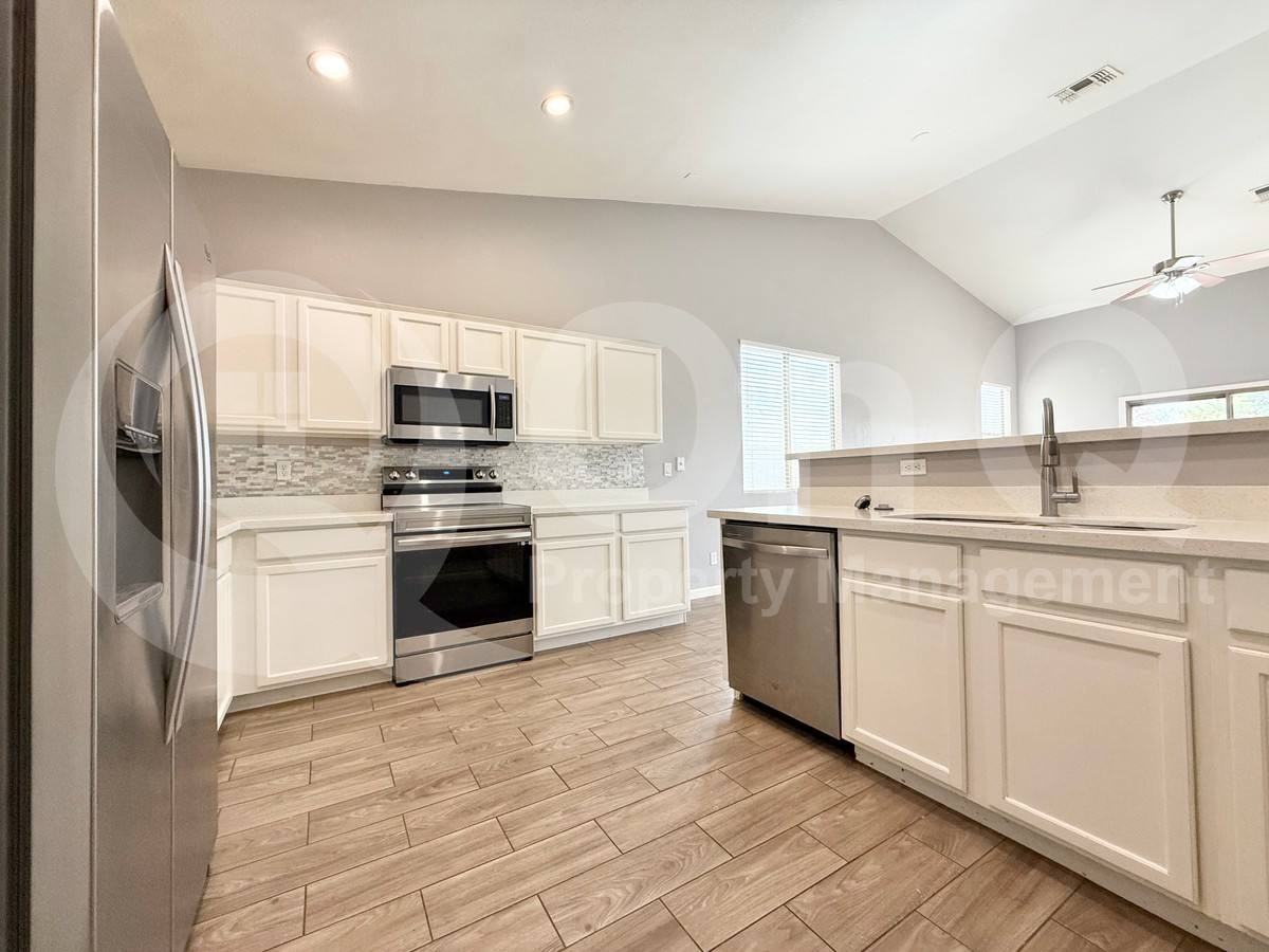 318 S 124th Ave - Photo 4 of 10