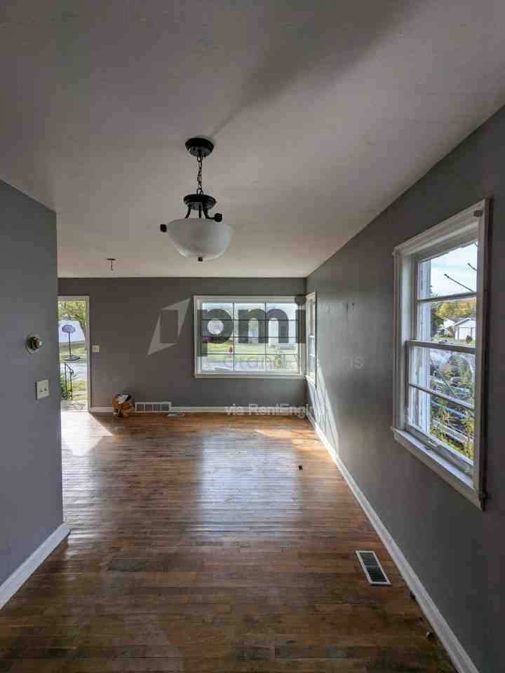 600 E Jefferson Ave - Photo 2 of 9
