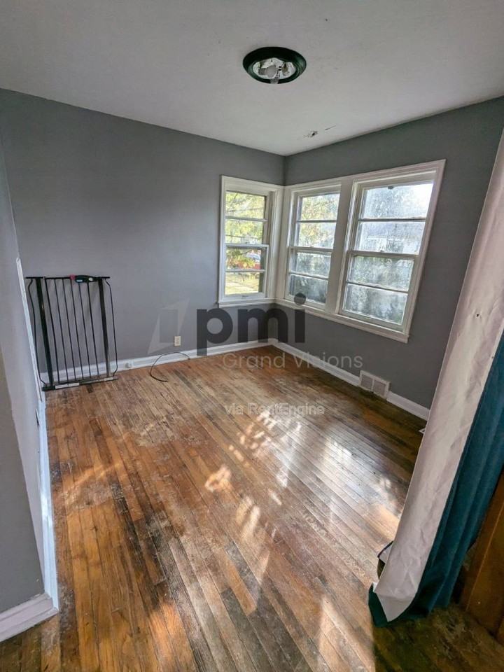 600 E Jefferson Ave - Photo 6 of 9