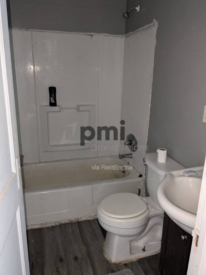 600 E Jefferson Ave - Photo 7 of 9