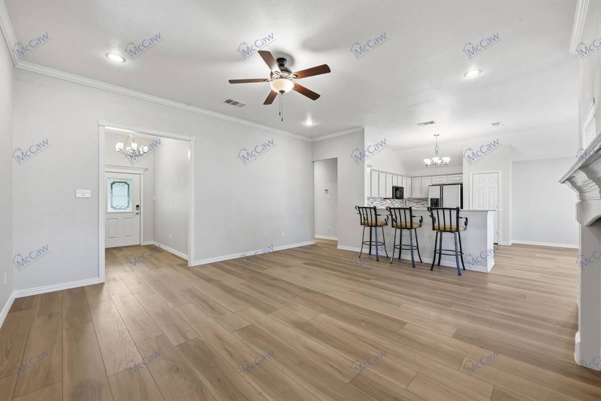 309 Canterbury Dr - Photo 4 of 10