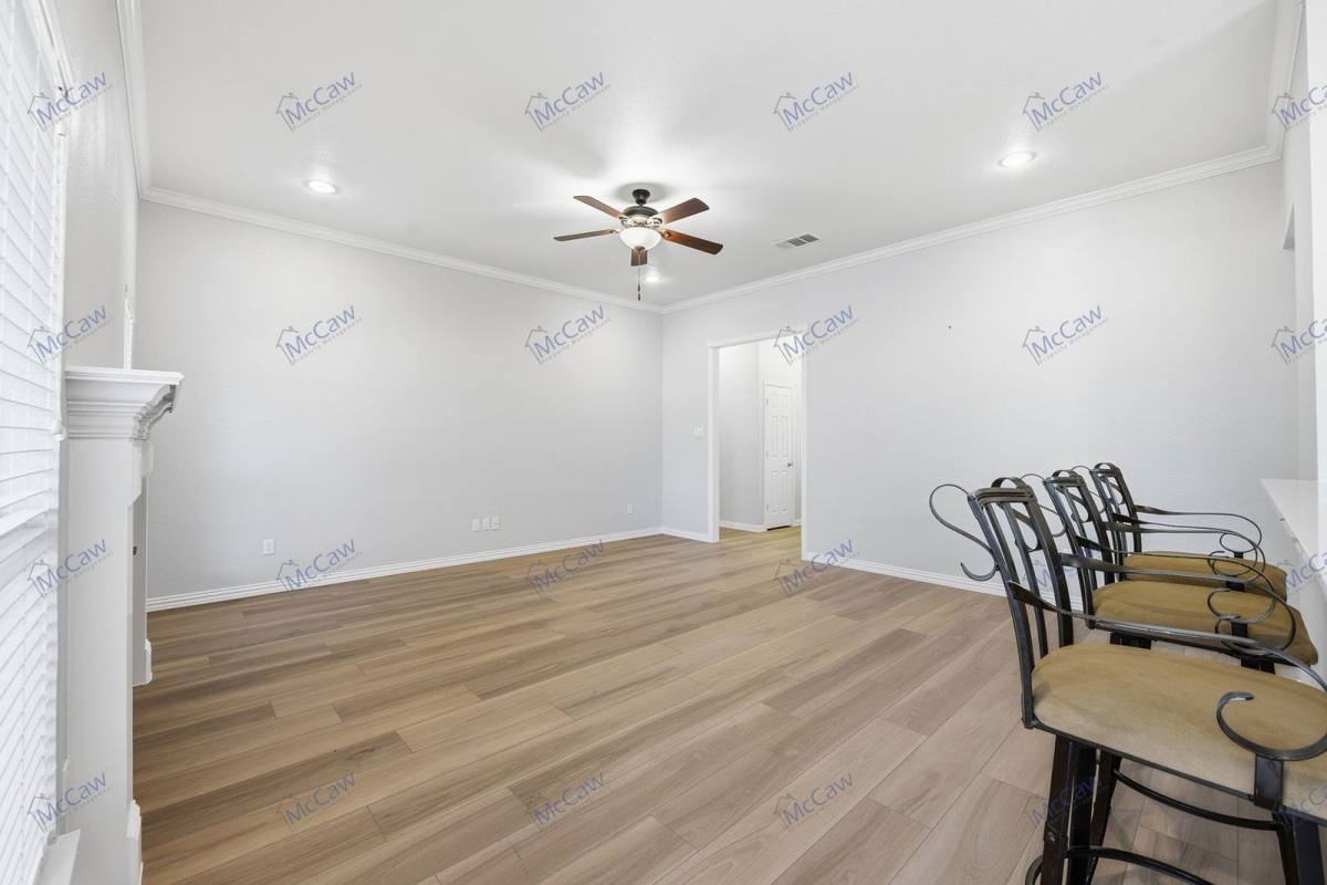 309 Canterbury Dr - Photo 5 of 10