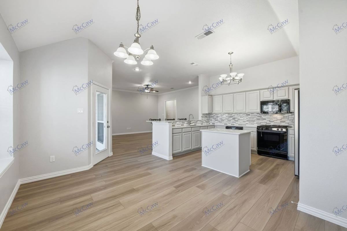 309 Canterbury Dr - Photo 6 of 10