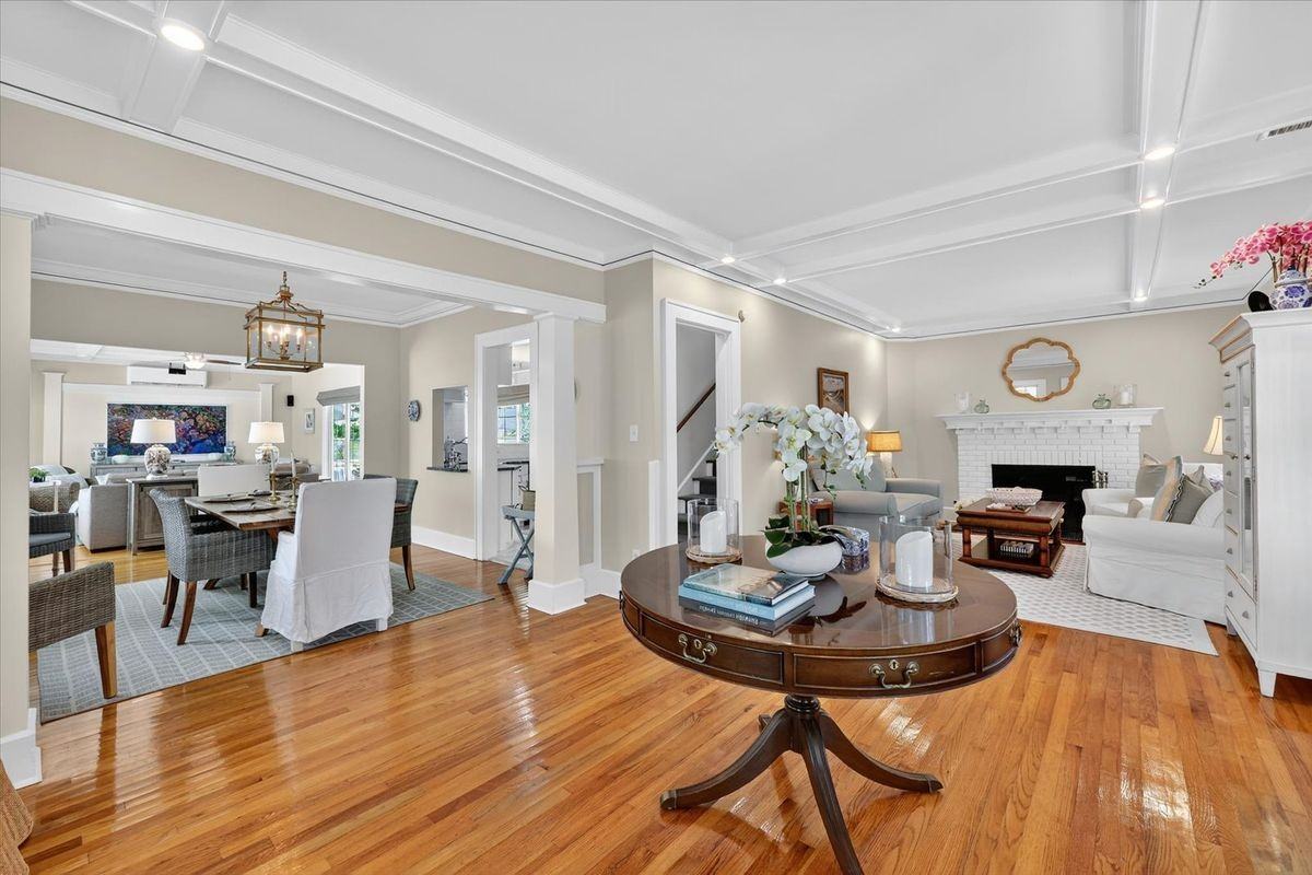 235 10th Ave N - Photo 5 of 35