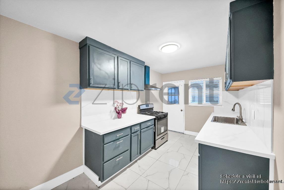 1434 S Sycamore St #3 - Photo 6 of 13