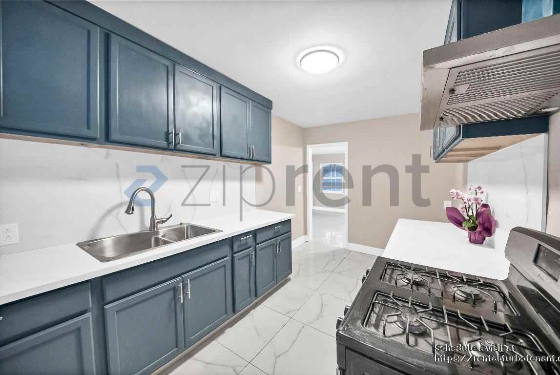 1434 S Sycamore St #3 - Photo 7 of 13