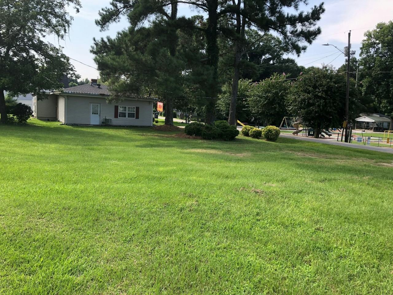 107 Smith St - Photo 3 of 11