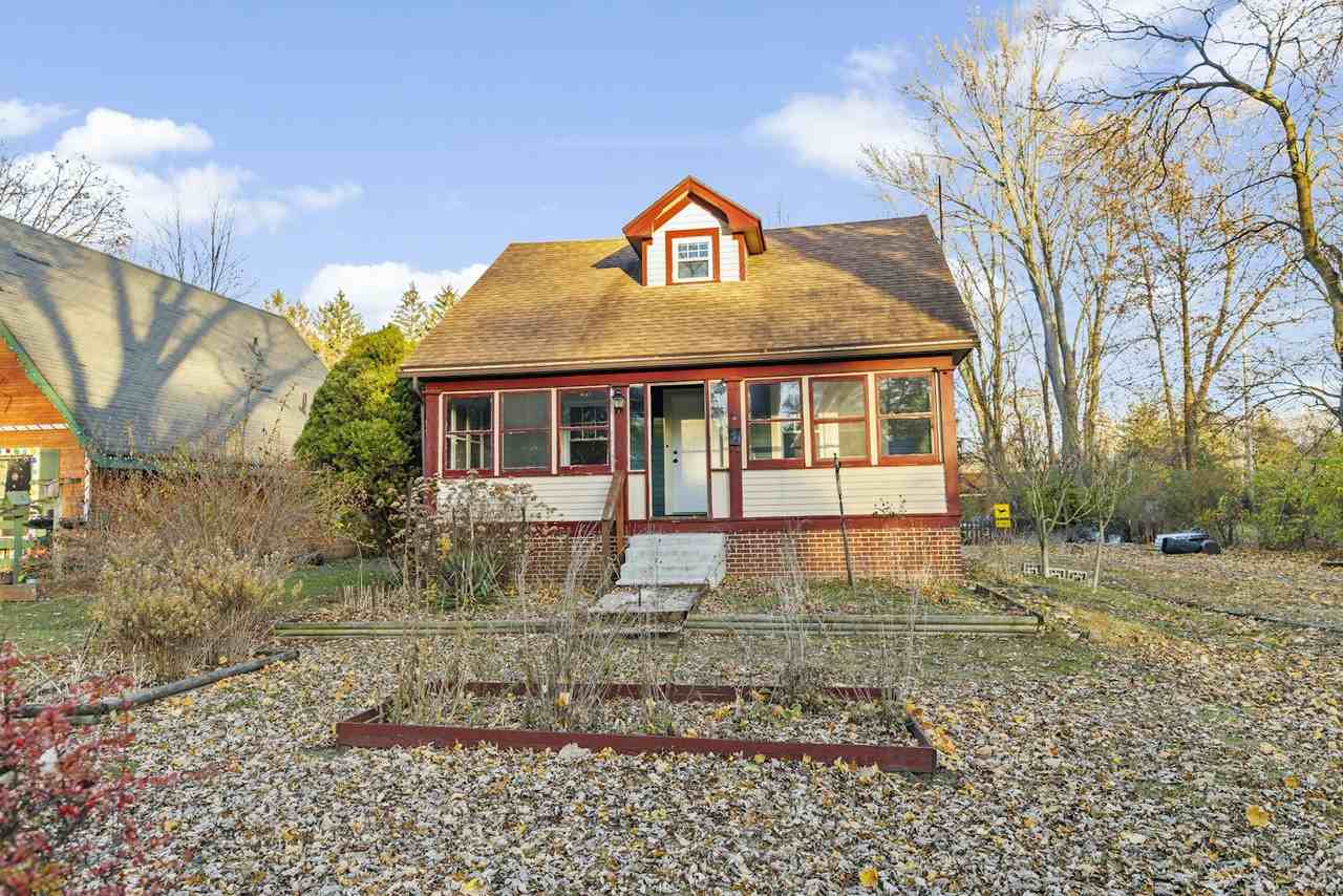 906 Harrow Road - Photo 2 of 20