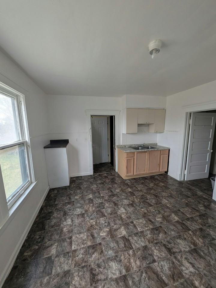 1187 East 61st Street, Unit 3 - Photo 3 of 9