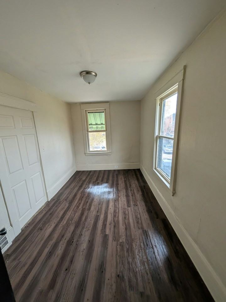 1187 East 61st Street, Unit 3 - Photo 7 of 9