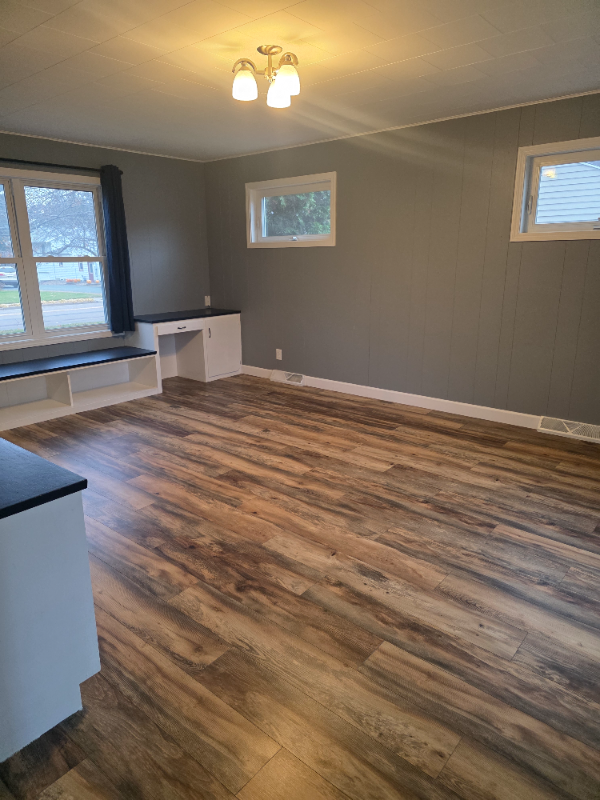 244 Broadway St E - Photo 3 of 19