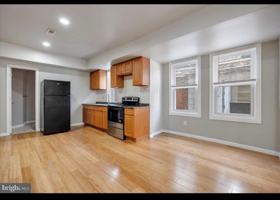 featured image of 109 W Logan St #2
