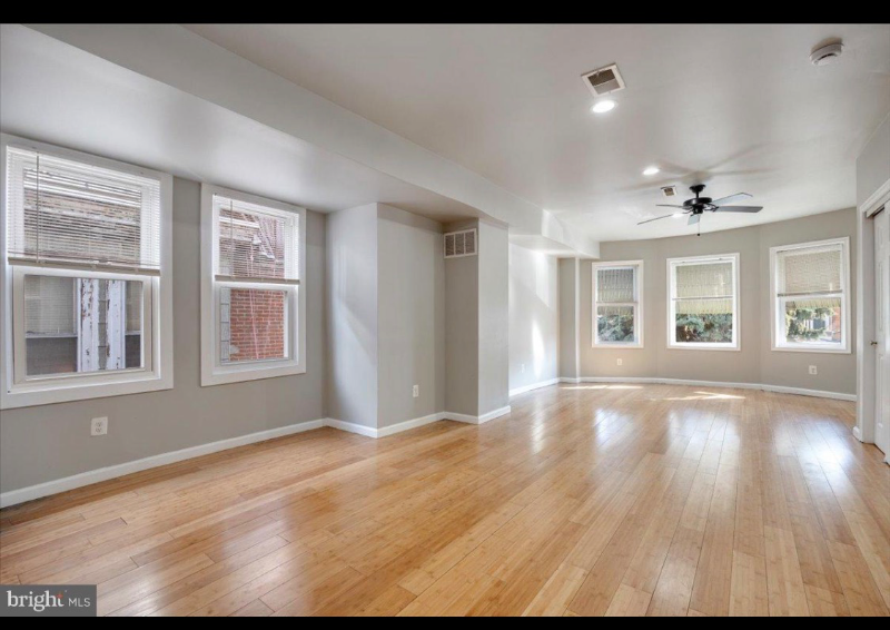 109 W Logan St #2 - Photo 2 of 15