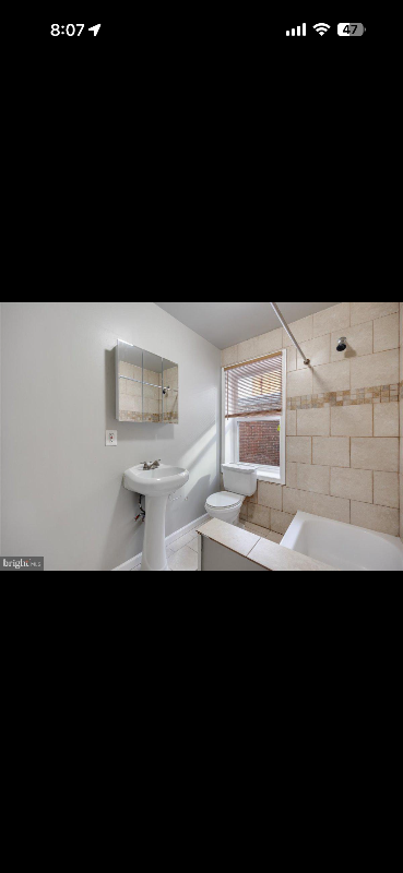 109 W Logan St #2 - Photo 6 of 15