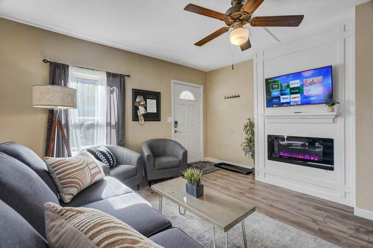 220 East Rio Grande Street #B - Photo 2 of 25