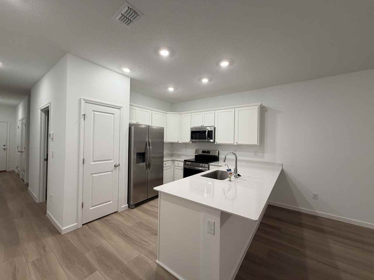 543 Holly Lakes Dr - Photo 2 of 21