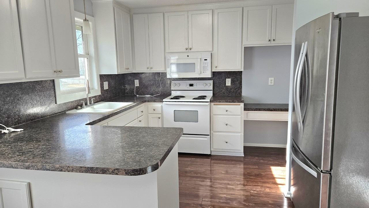 16684 Dublin Road Southeast - Photo 2 of 13