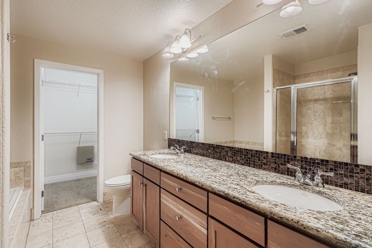 289 Quebec Street Unit F - Photo 4 of 20