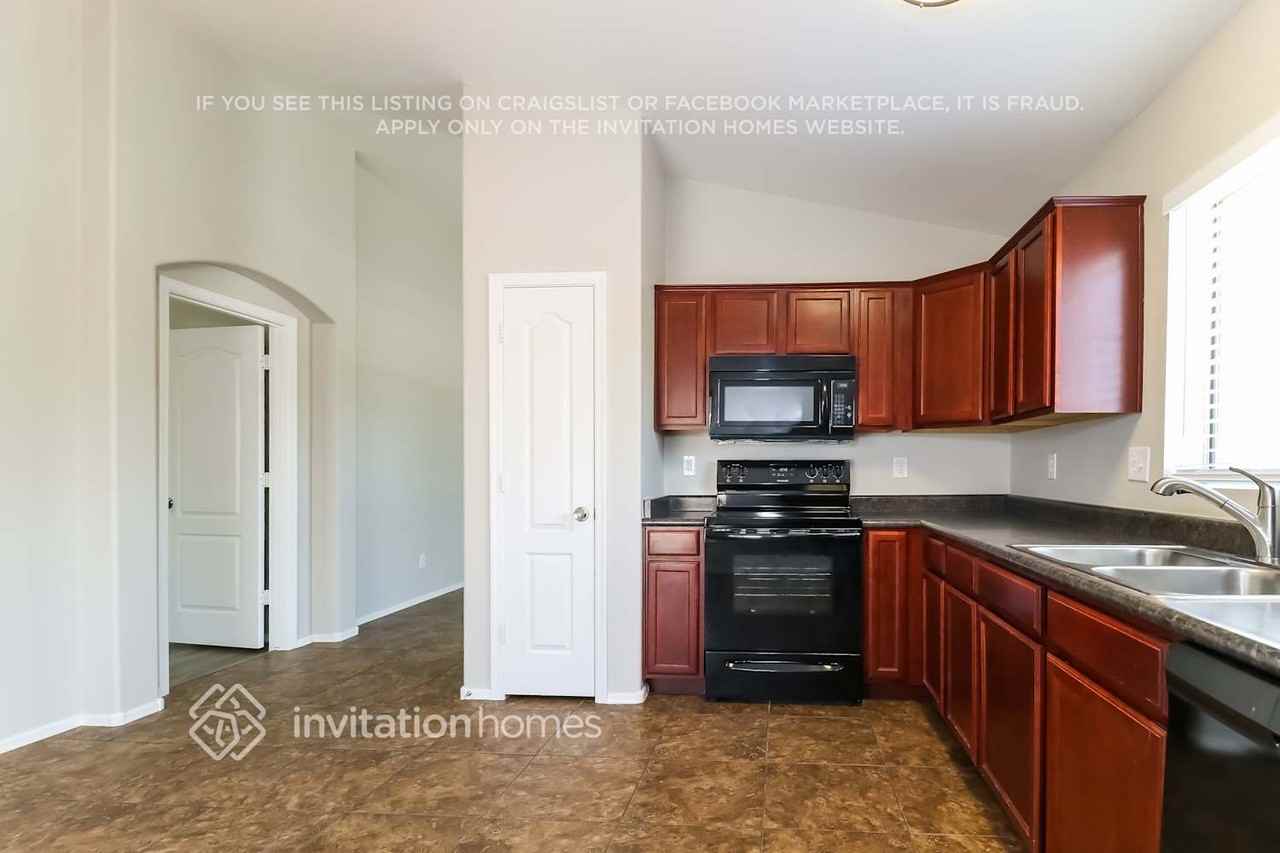 21760 West Mohave Street - Photo 7 of 15