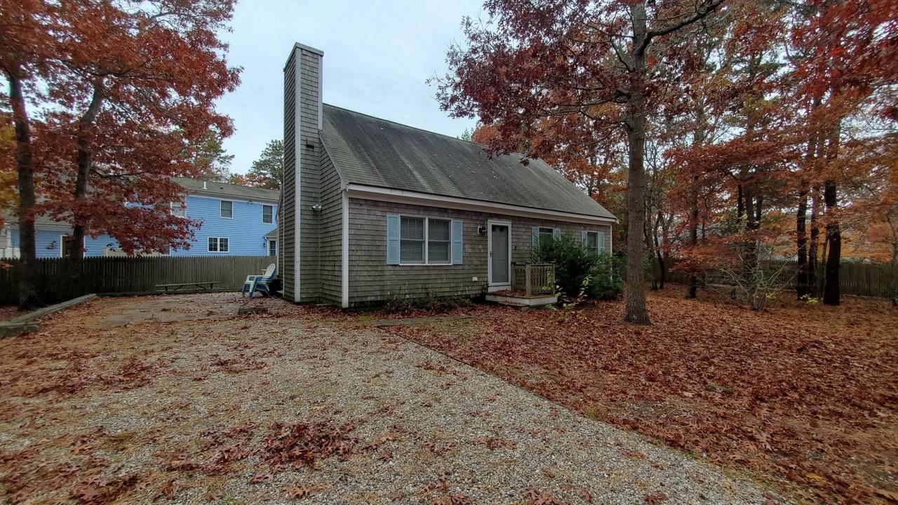 4 Debbie Ln - Photo 2 of 24