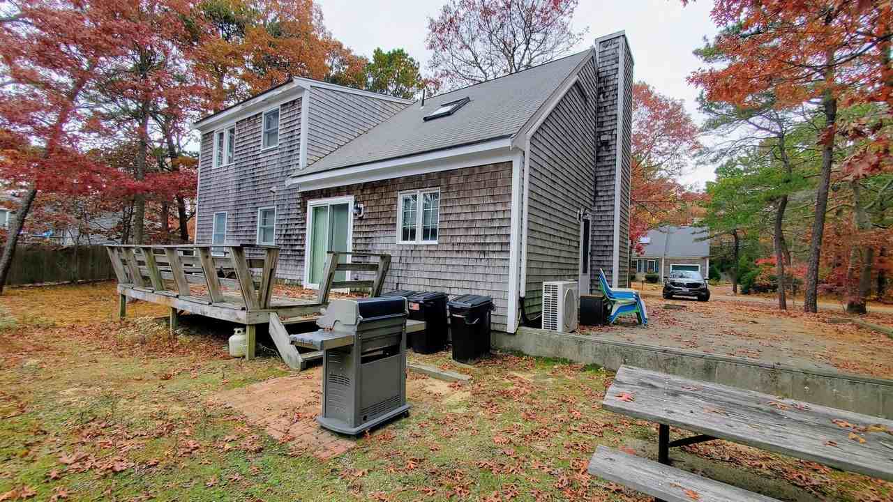 4 Debbie Ln - Photo 3 of 24