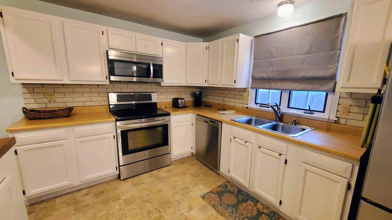 4 Debbie Ln - Photo 6 of 24