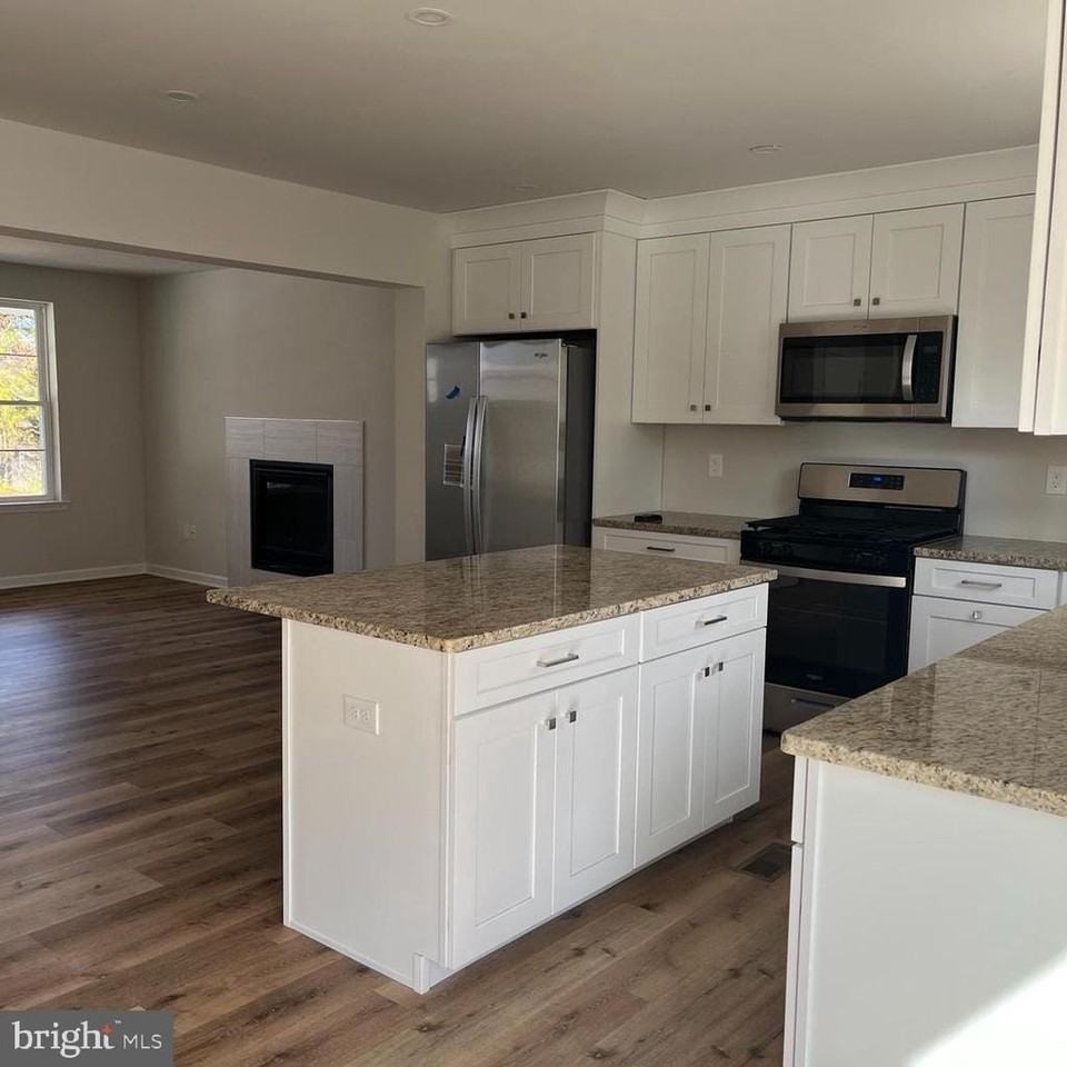 7 Maloney Ave - Photo 6 of 17