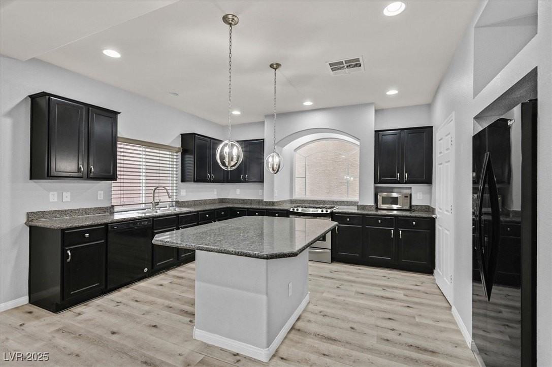 10031 Alden Creek Street - Photo 3 of 25