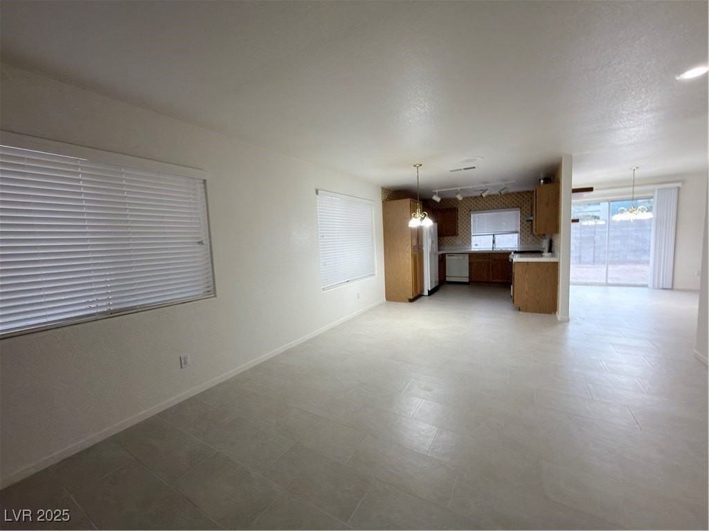 8232 Fame Ave - Photo 7 of 47