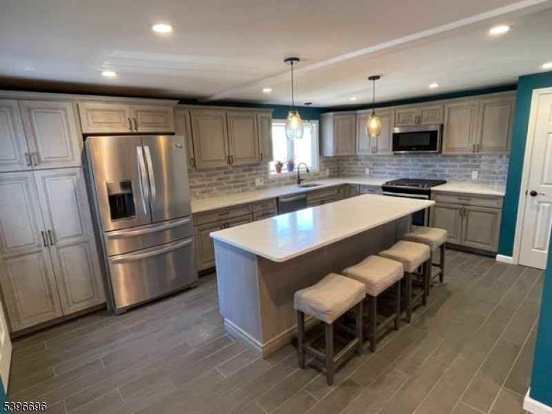 94 New York Ave - Photo 2 of 14