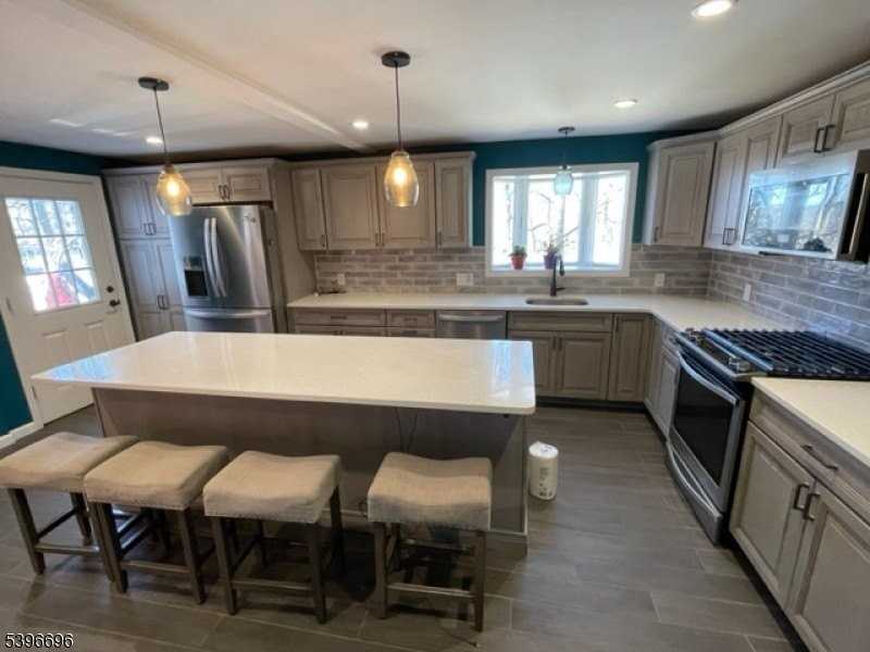 94 New York Ave - Photo 4 of 14