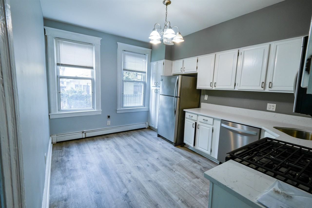 108 W 42nd St #1 - Photo 4 of 21