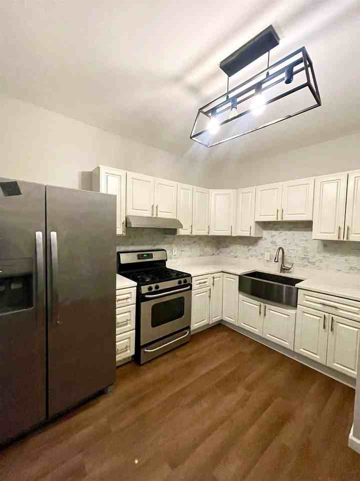 162 Nelson Ave #1 - Photo 6 of 22