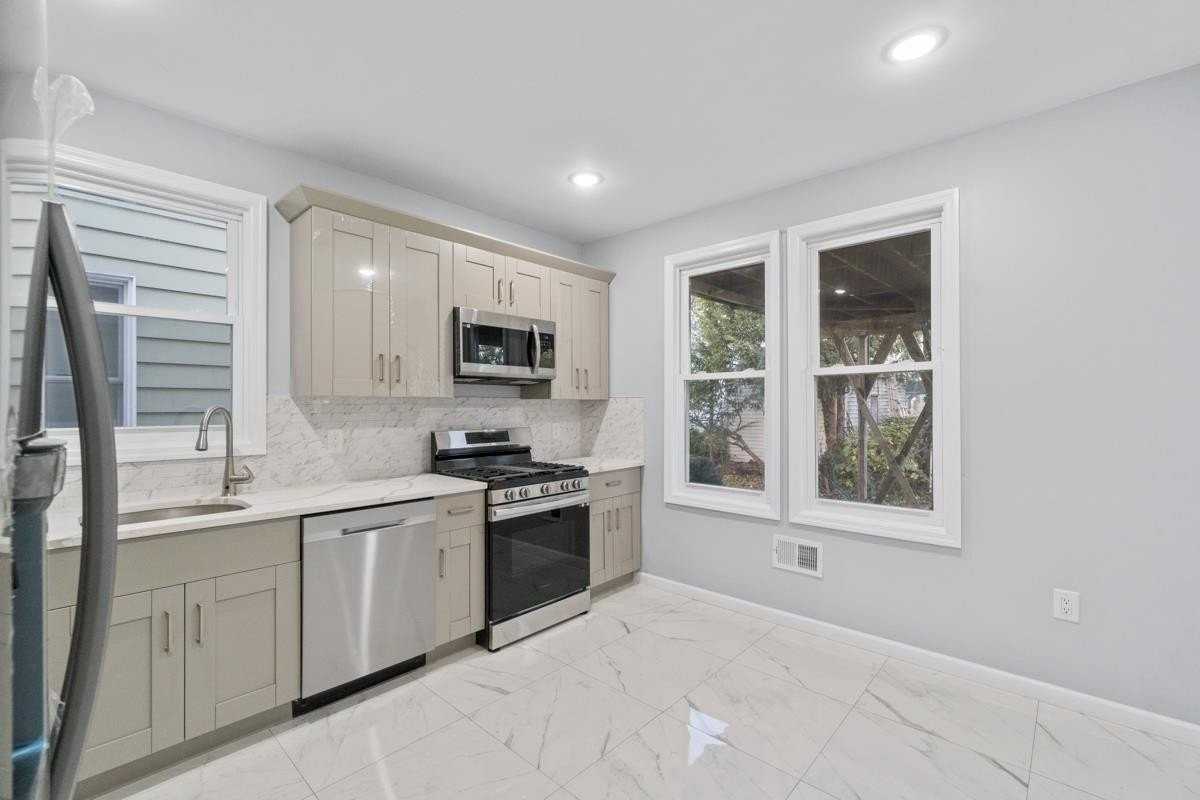 170 W 10th St #1 - Photo 5 of 19