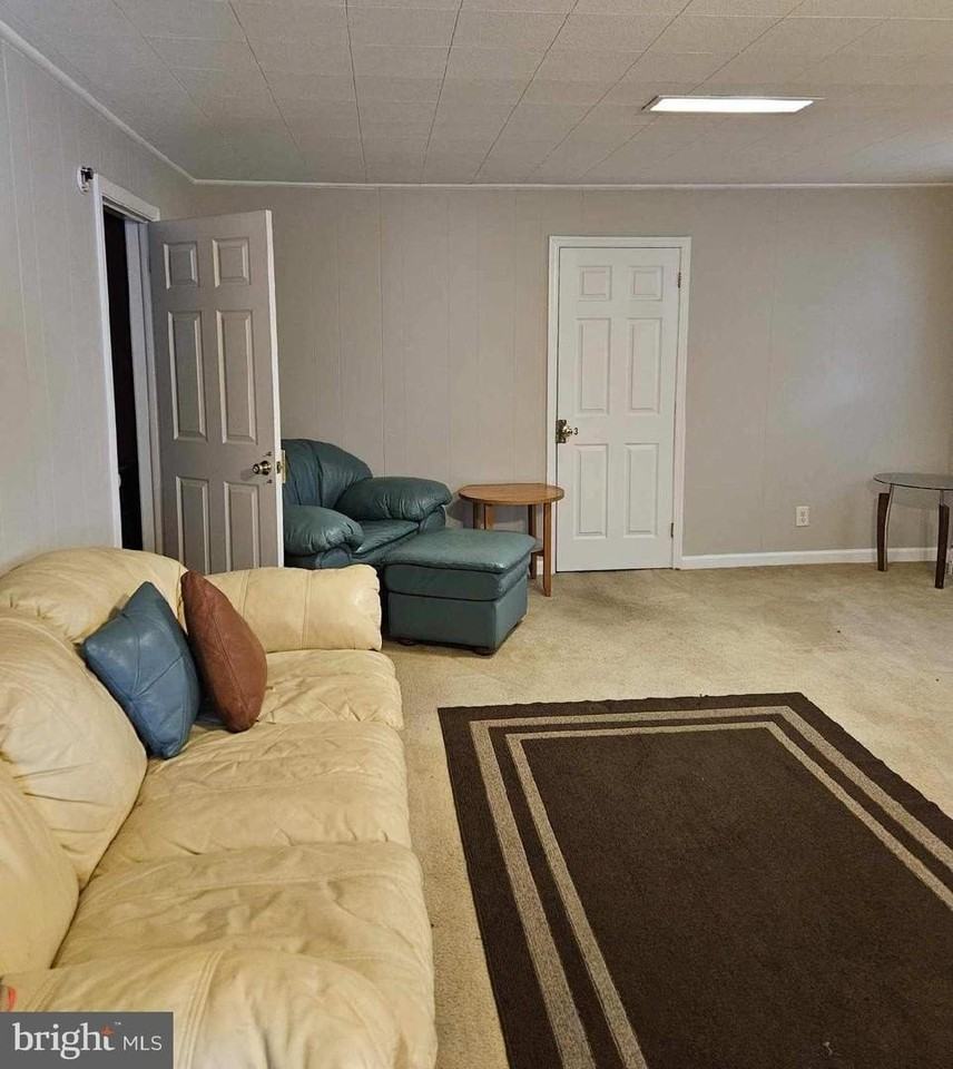 185 Edge Ave - Photo 4 of 7