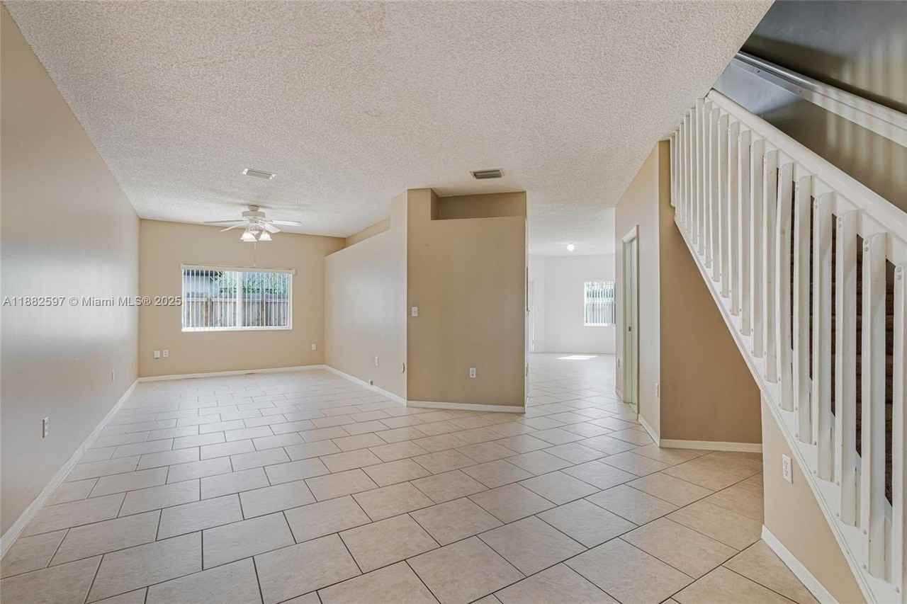 2319 Se 24th Ave #2319 - Photo 4 of 22