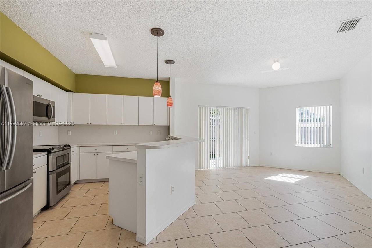 2319 Se 24th Ave #2319 - Photo 7 of 22