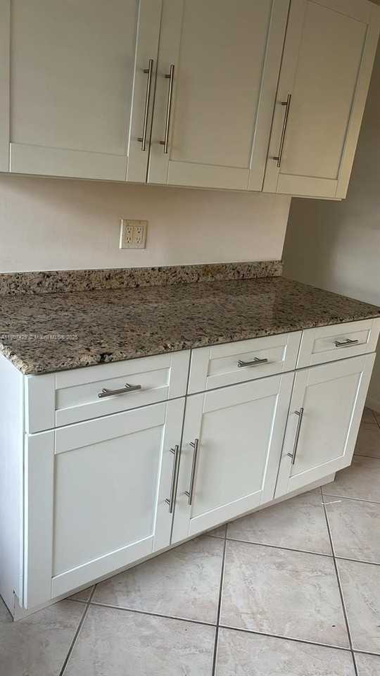 3 Finsbury Ln - Photo 3 of 19