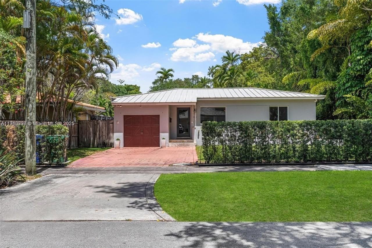 2431 Overbrook St - Photo 2 of 24