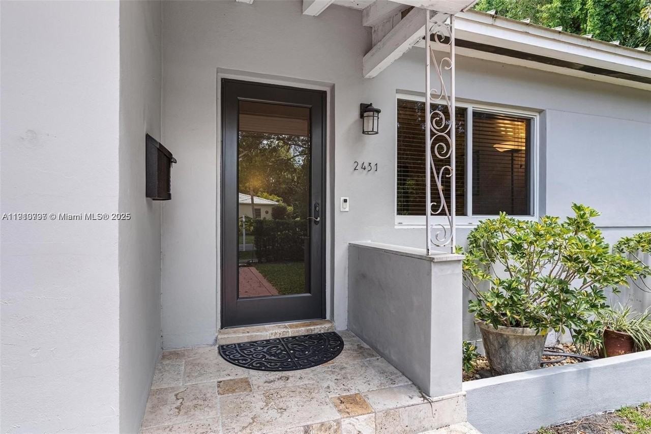 2431 Overbrook St - Photo 3 of 24