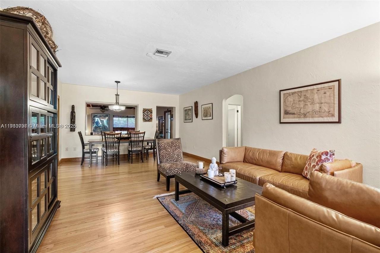 2431 Overbrook St - Photo 4 of 24