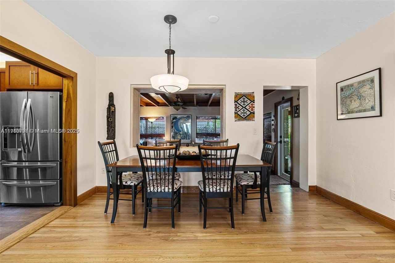 2431 Overbrook St - Photo 7 of 24