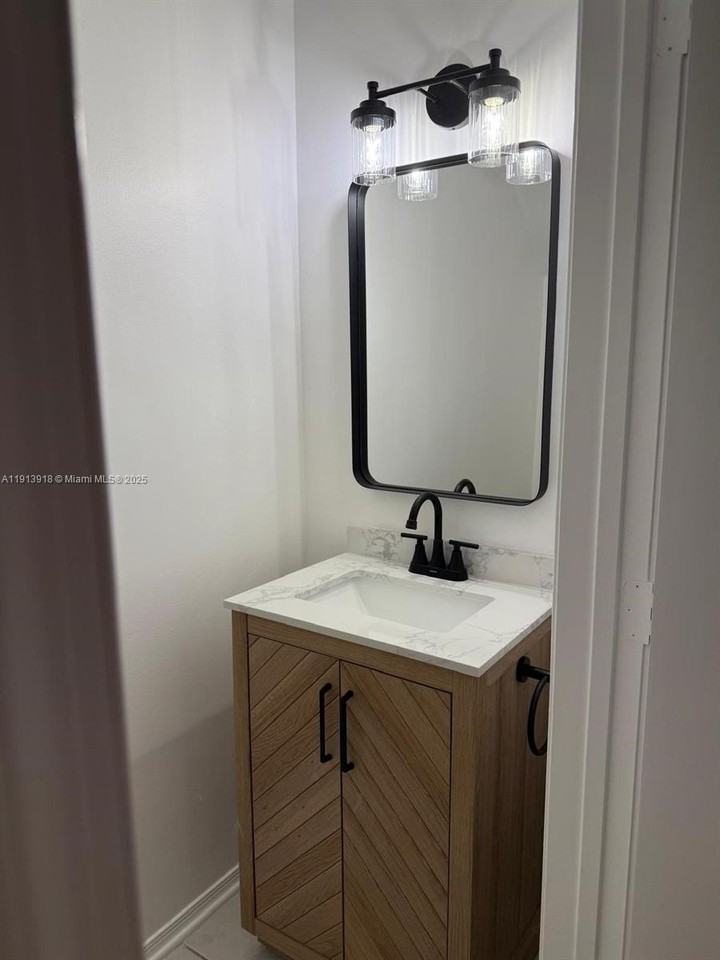 16639 Hemingway Dr #16639 - Photo 5 of 25