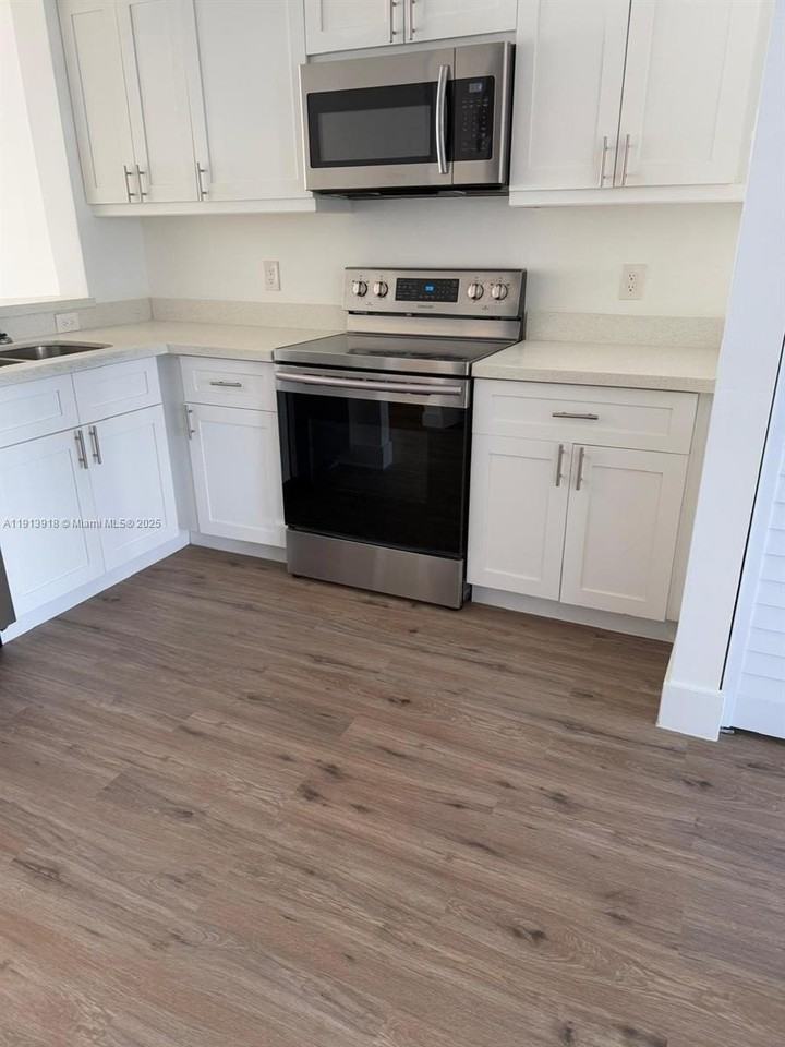 16639 Hemingway Dr #16639 - Photo 7 of 25